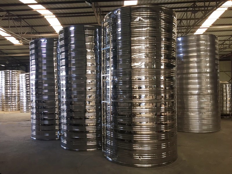 咸丰圆形不锈钢保温水箱的主要特点有哪些？